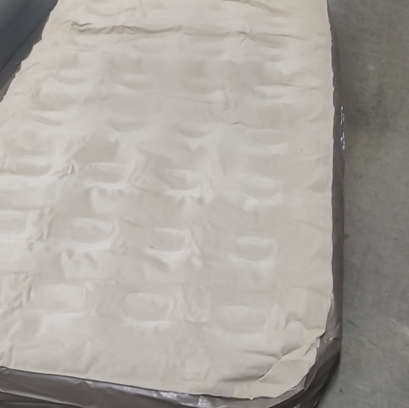 USED AIR BED - Picture 9 of 11